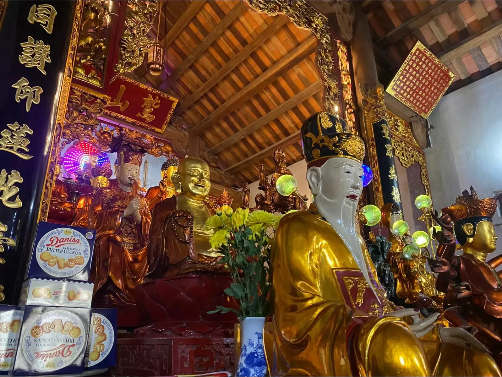 Không gian cảnh quan bên trong di tích Chùa Mậu Lương (Đại Bi)