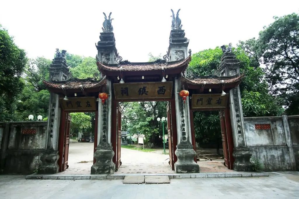Đền Voi Phục nằm trong Thăng Long Tứ Trấn