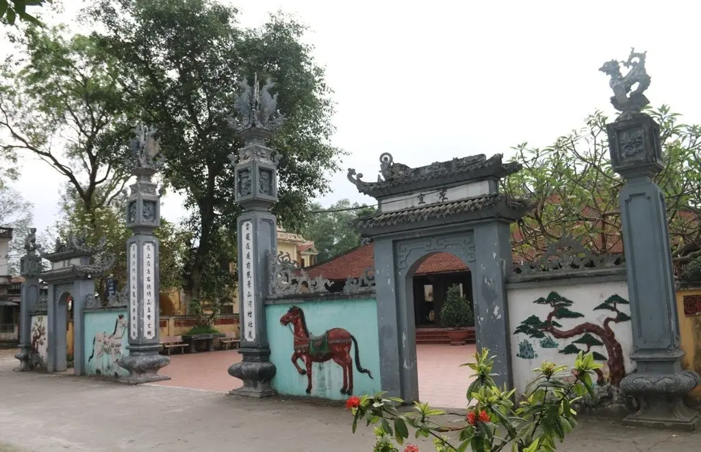 Không gian cảnh quan bên ngoài Đình Khoái Cầu