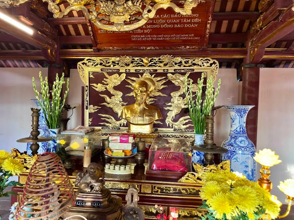 Cảnh quan bên trong Khu Di Tích Lưu Niệm Chủ Tịch Hồ Chí Minh Trên Đảo Cô Tô