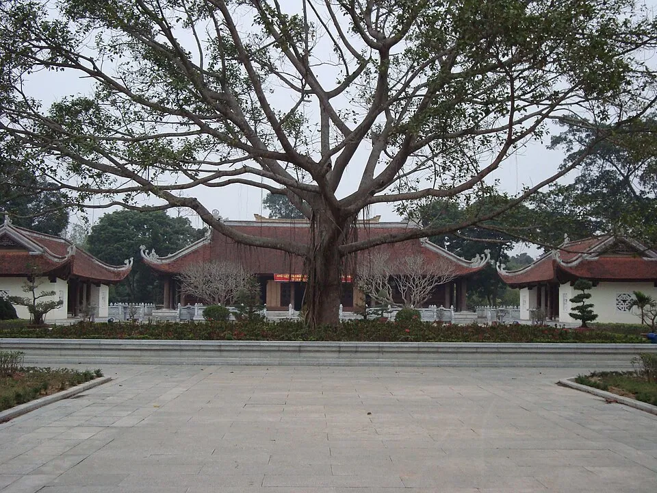 Khuôn viên tại khu lưu niệm Chủ tịch Hồ Chí Minh