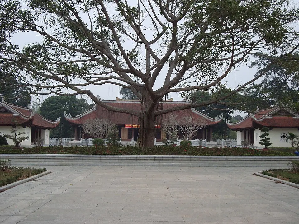 Khuôn viên tại khu lưu niệm Chủ tịch Hồ Chí Minh