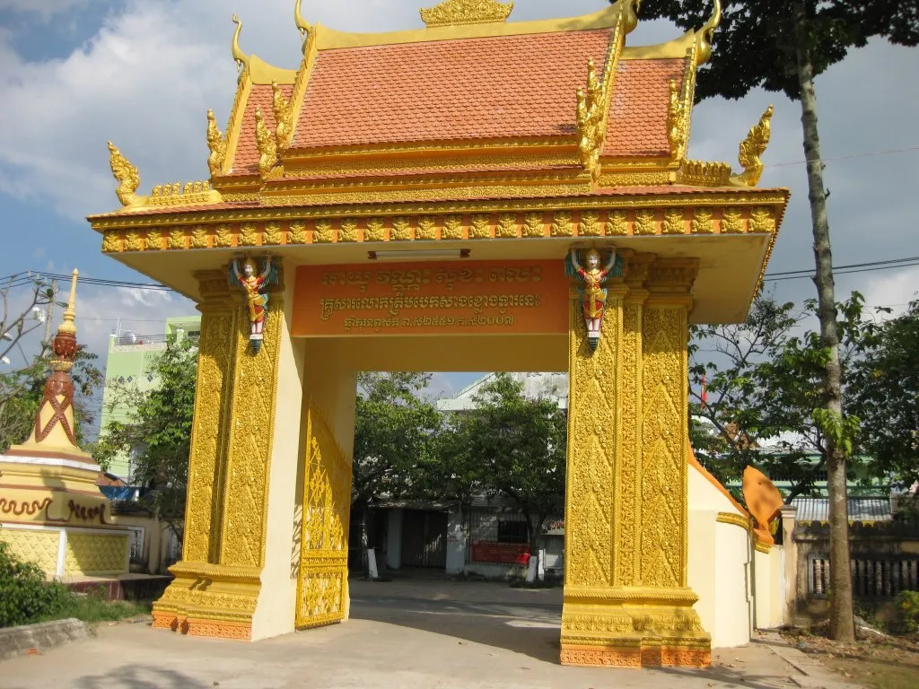 Cổng Chùa Kom Pong
