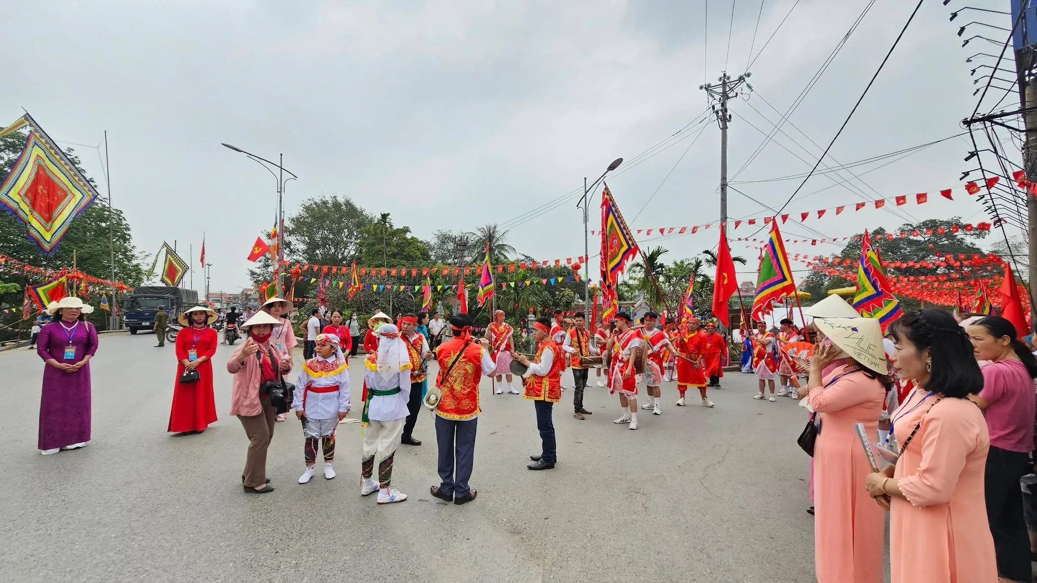 Quang cảnh lễ rước tại Lễ hội Dương Liễu