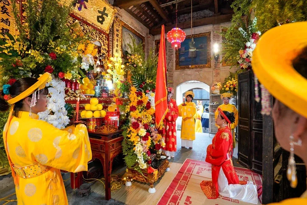 Dâng lễ Hội đền, chùa Bà Tấm