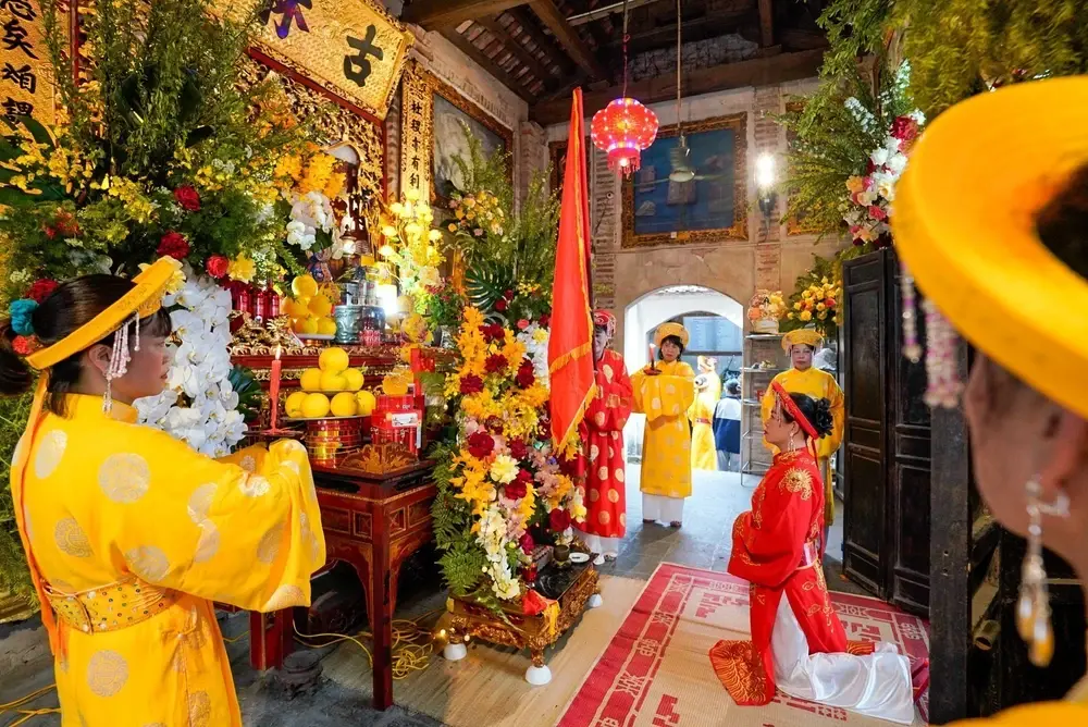 Dâng lễ Hội đền, chùa Bà Tấm