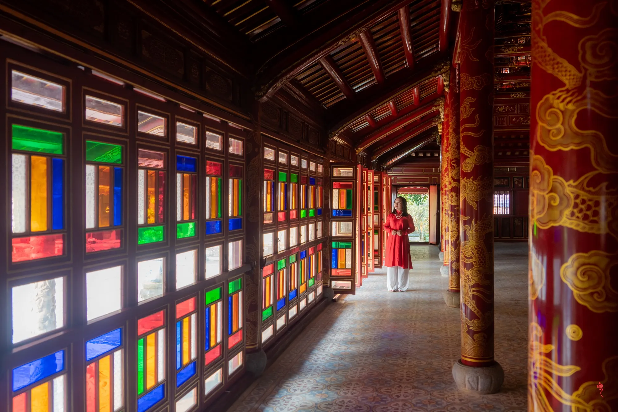 Bên trong Lăng Đồng Khánh