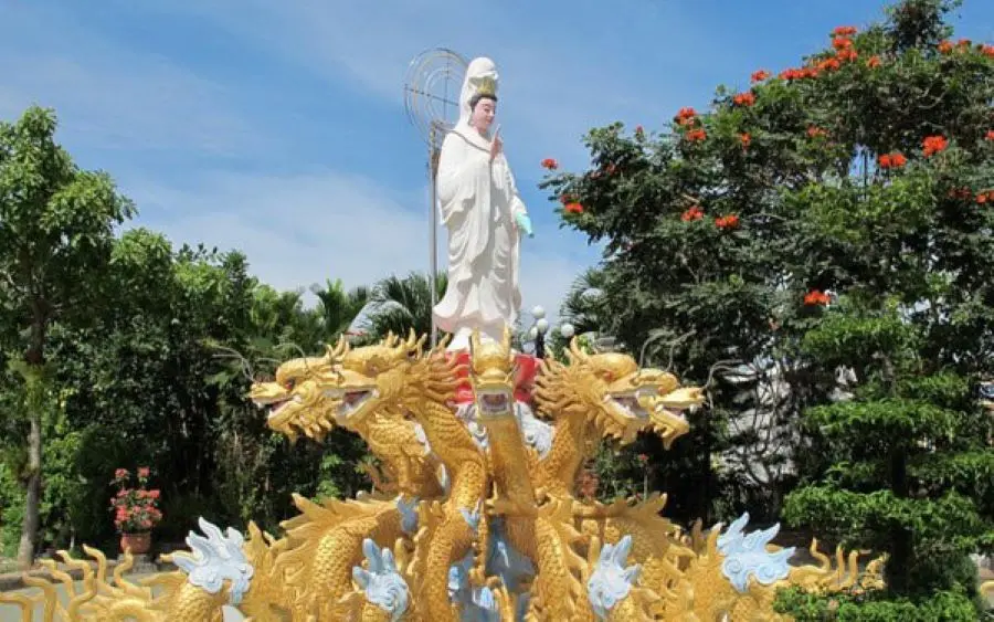 Tượng Phật Quan Âm tại Chùa Tiên Châu