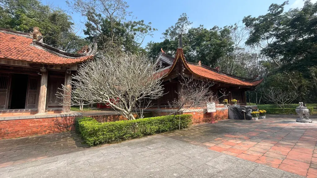 Cảnh quan di tích Miếu nhà Hậu Lê