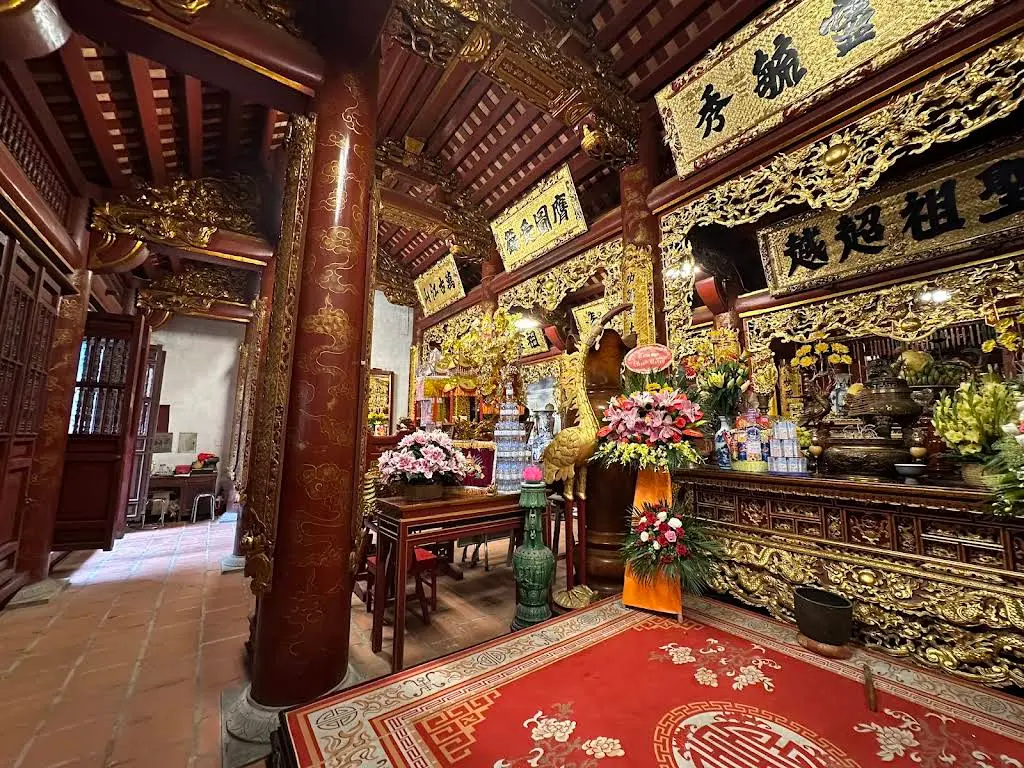 Cảnh quan bên trong di tích Đình Nội Bình Đà
