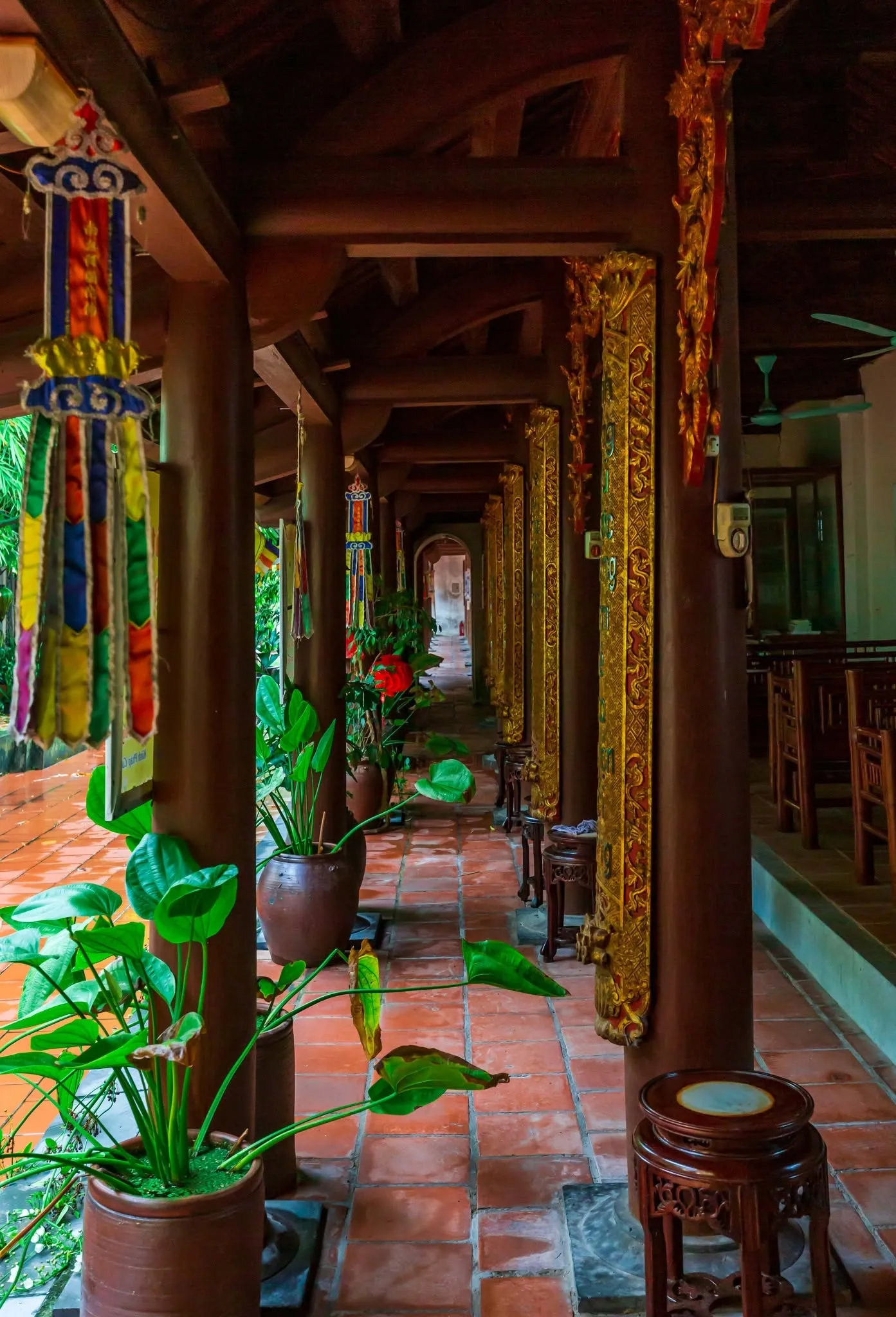 Góc hành lang trong chùa Cổ Lễ