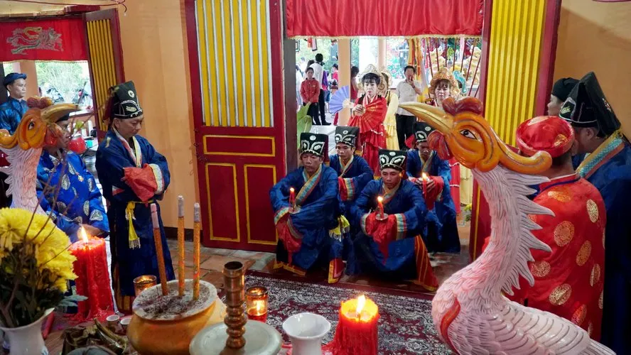 Thực hành các nghi thức cúng tại Lễ hội Lăng Ông Trà Ôn