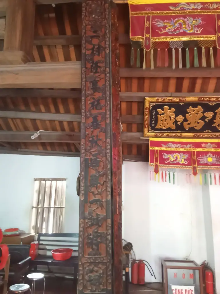 Không gian cảnh quan bên trong Đình Võ Lao (đình Hạ)
