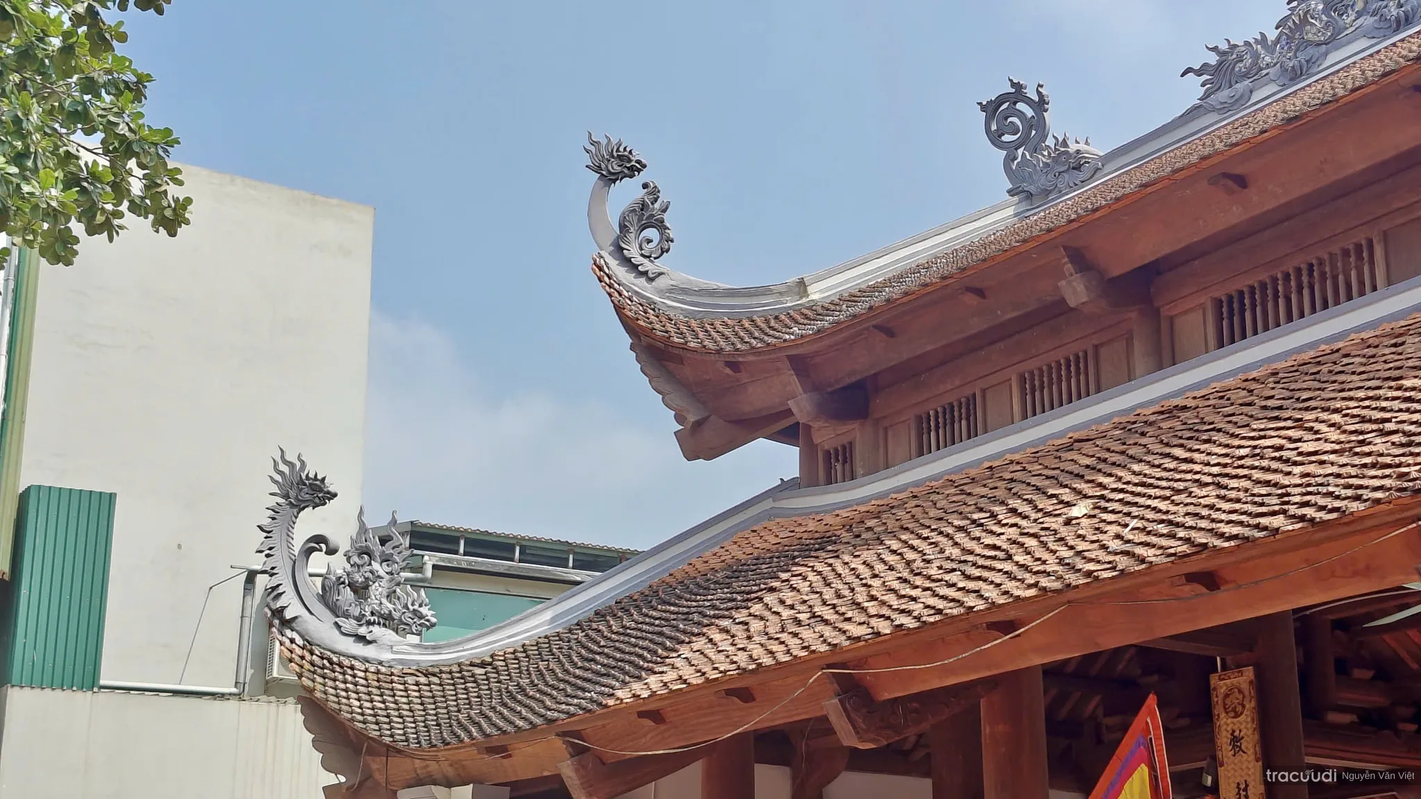 Mái đao nhà tiền tế Đền Ngoài