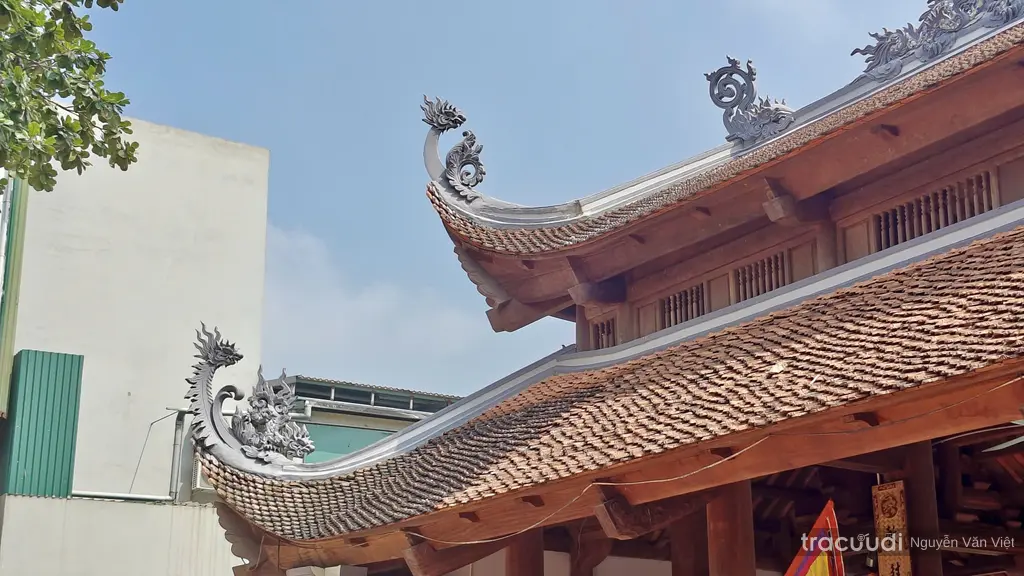 Mái đao nhà tiền tế Đền Ngoài