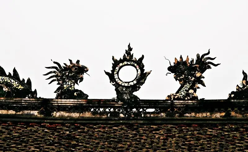 "Lưỡng long chầu nguyệt" trên mái Đình Tiền Lệ