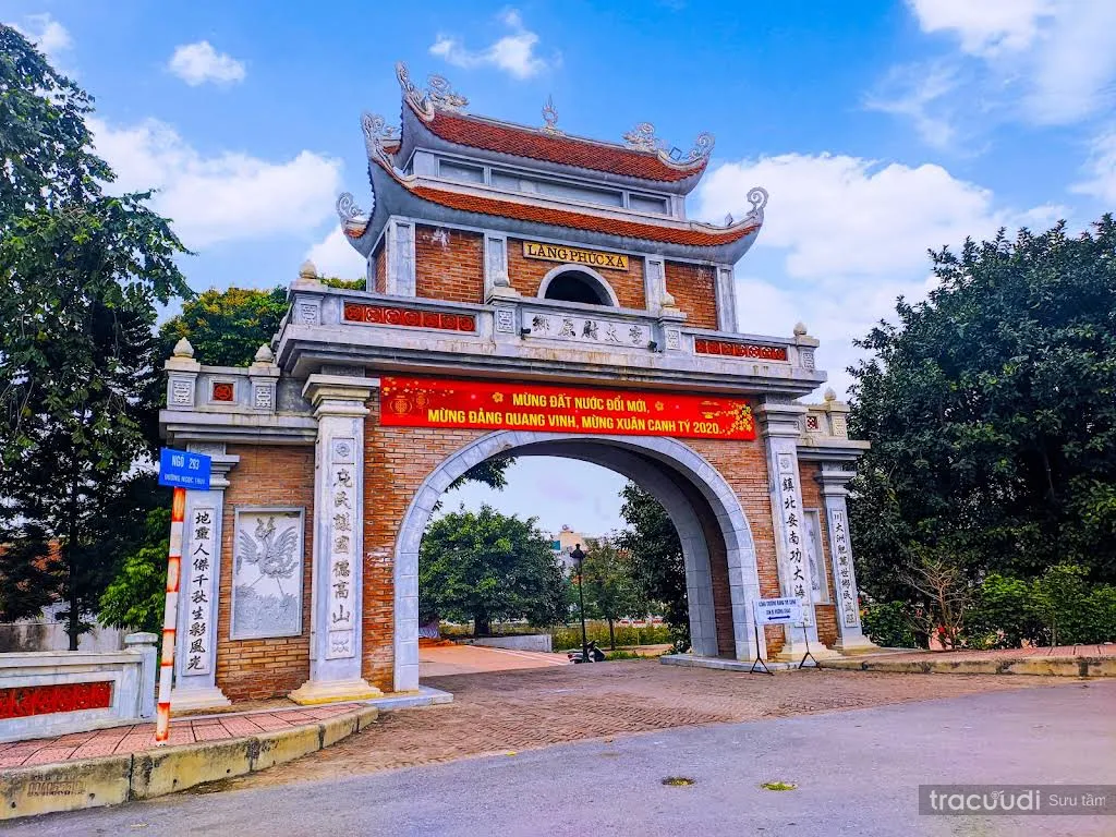 Cổng làng vào khu di tích Đình Phúc Xá Bắc Biên
