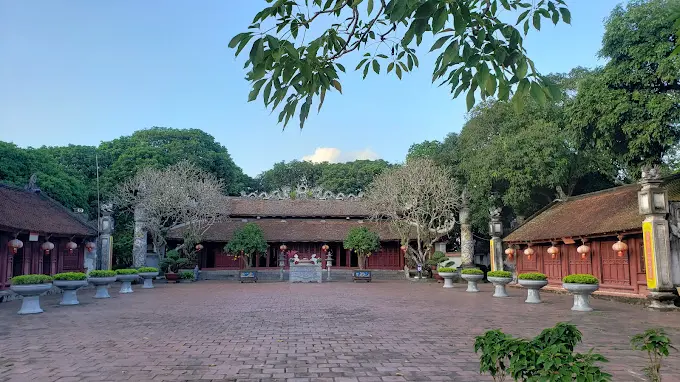 Khuôn viên Văn Miếu Mao Điền