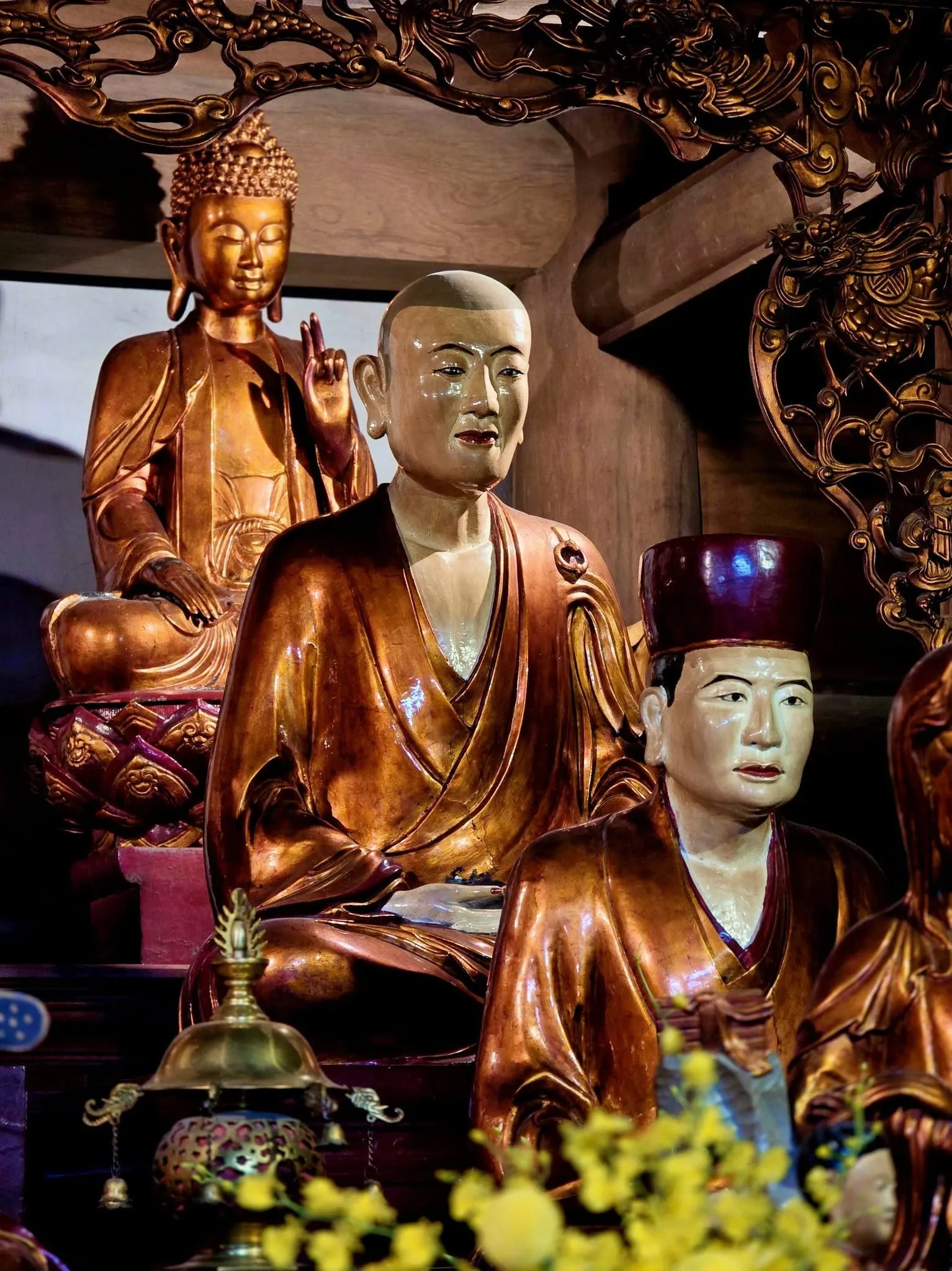 Tượng thờ trong chùa Côn Sơn (Thiên Tư Phúc tự).