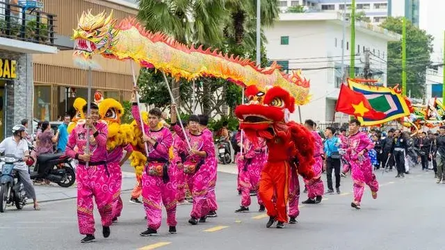 Múa rồng tại lễ hội Nghinh Ông đình Thắng Tam