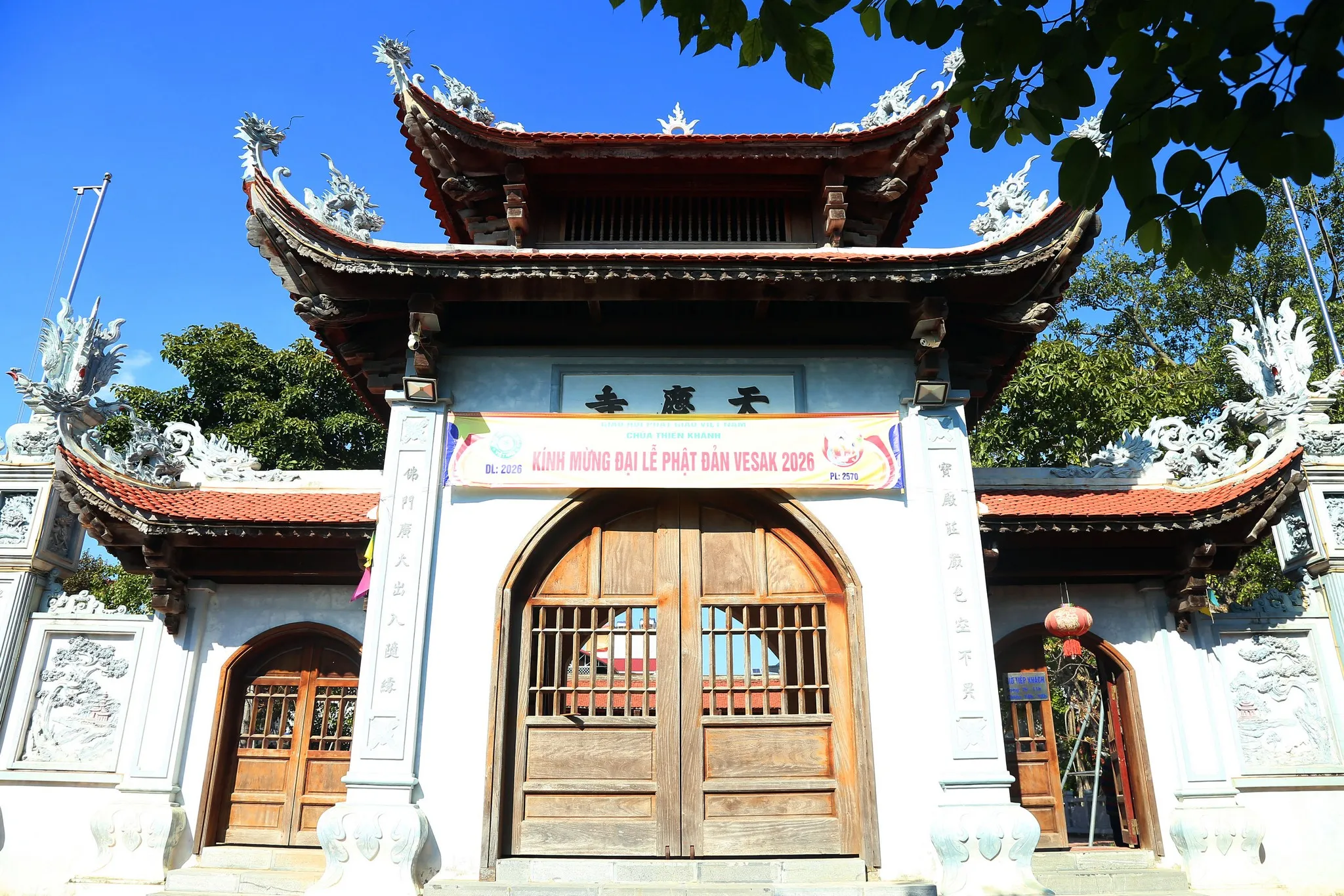 Cổng tam quan Chùa Thiên Khánh (Miêu Nha)