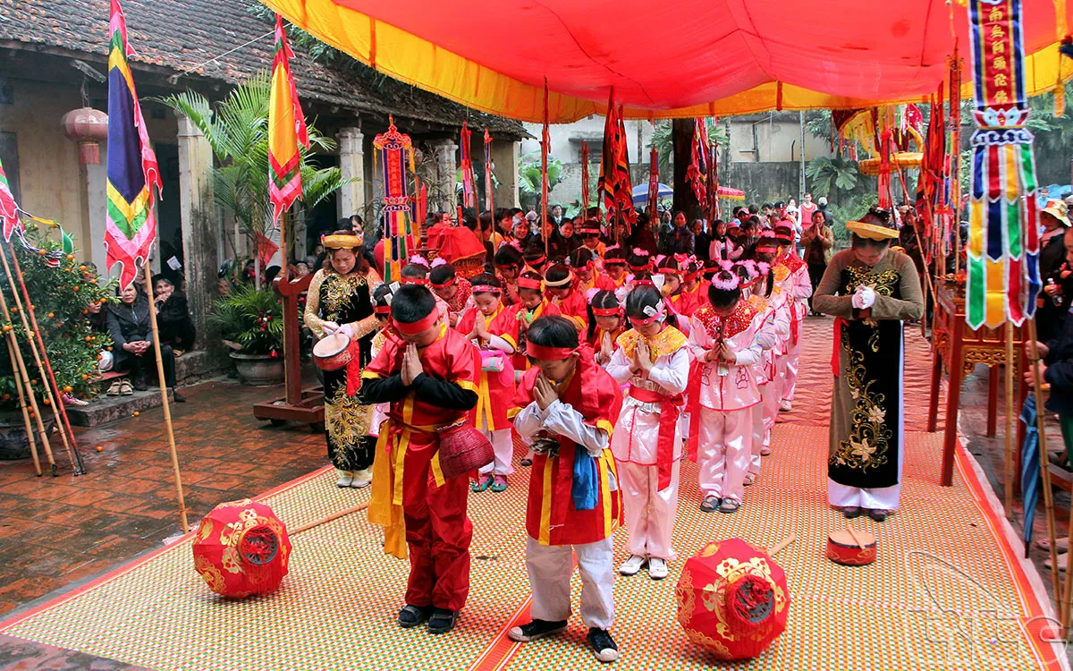 Quang cảnh Hội làng La Dương