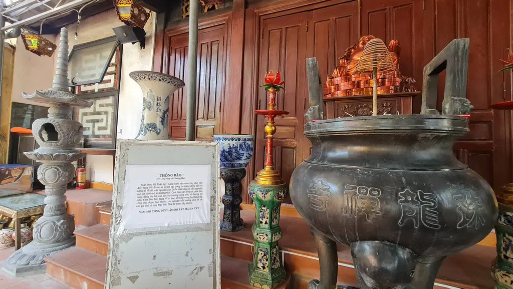 Cảnh quan bên trong di tích Chùa Châu Long