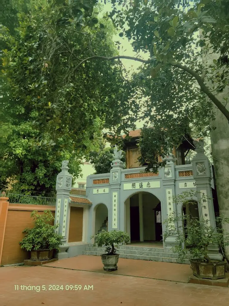 Cổng tam quan di tích Chùa Văn Quán