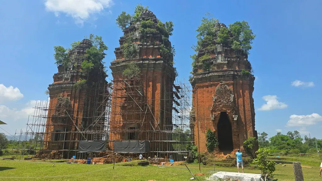 Vẻ đẹp Di tích Lịch Sử Văn Hóa Đặc Biệt Tháp Chăm Dương Long