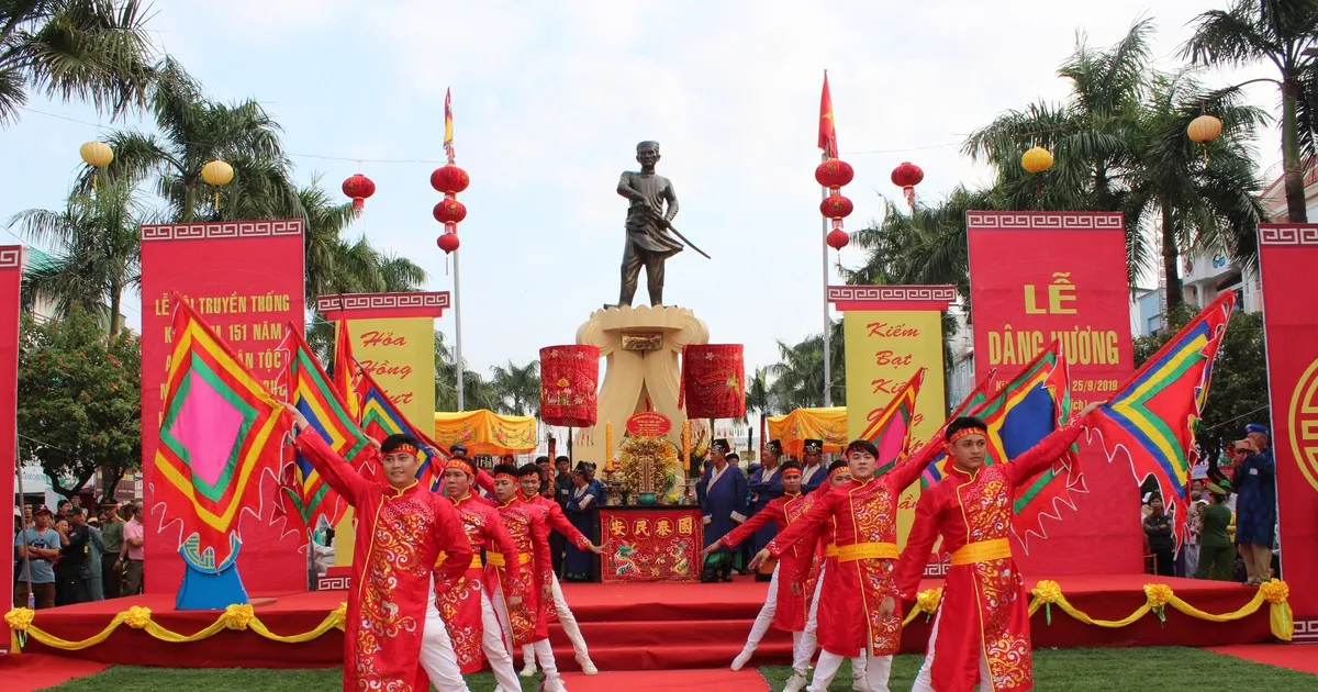 Giao lưu văn nghệ tại Lễ hội Đình thần Nguyễn Trung Trực