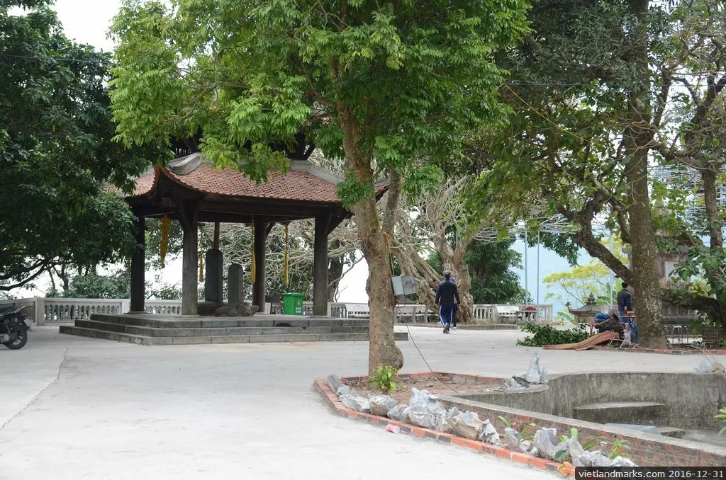 Khuôn viên Chùa Thanh Mai