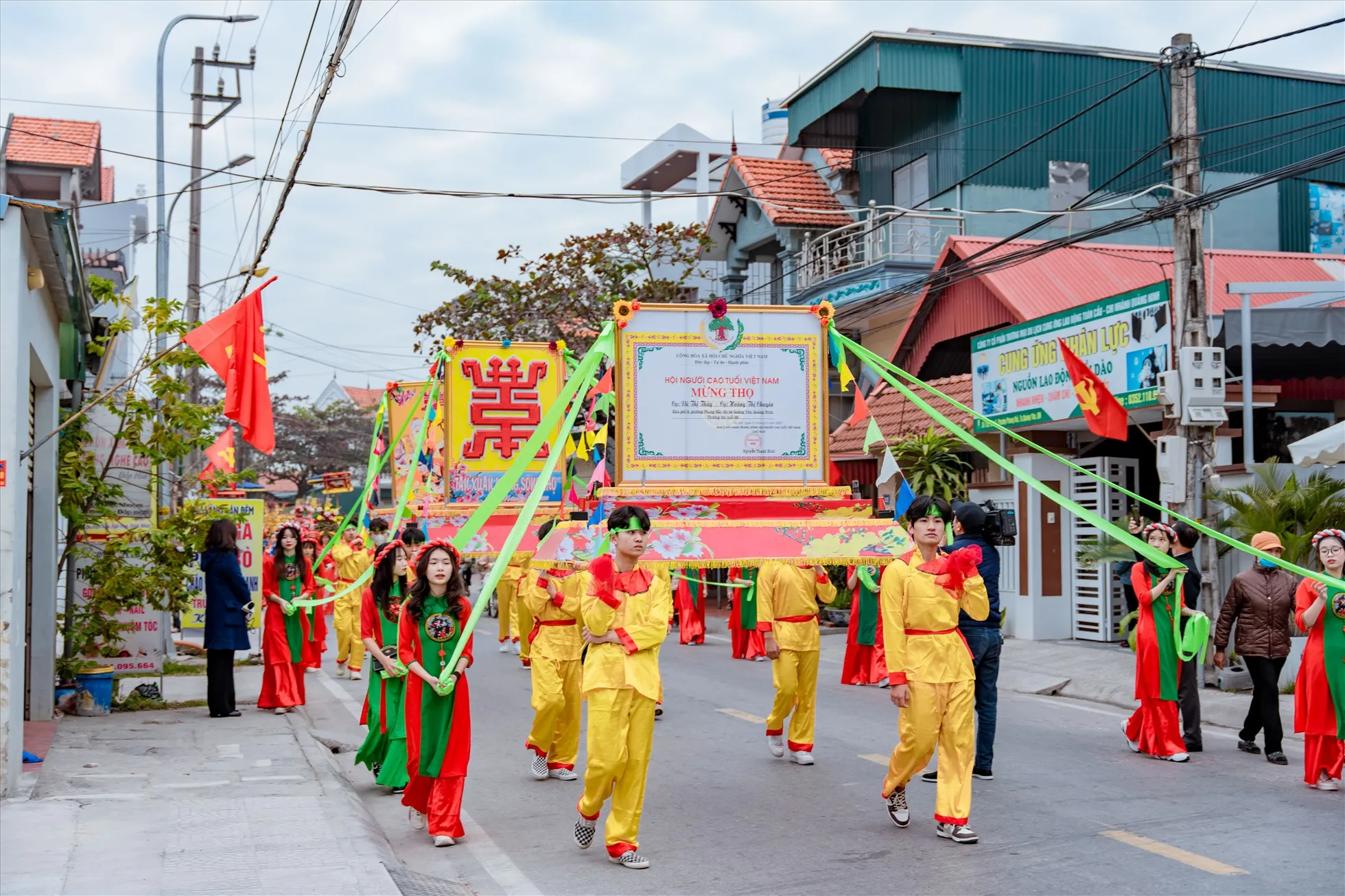 Đoàn rước Lễ hội Tiên Công