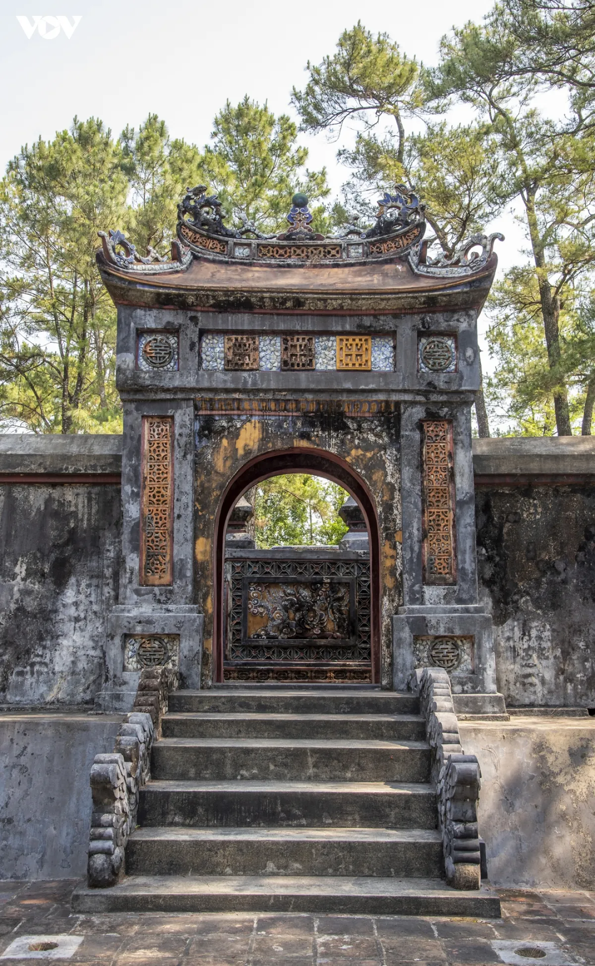 Lối dẫn vào Lăng vua Kiến Phúc