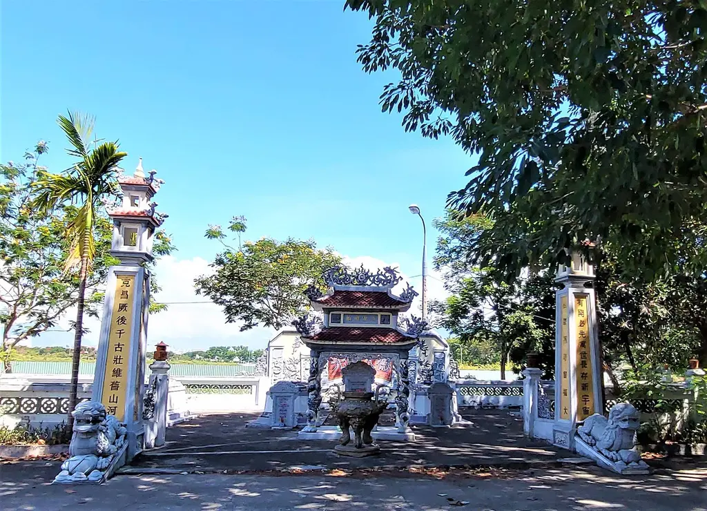 Cảnh quan Đình làng Hòa Phú