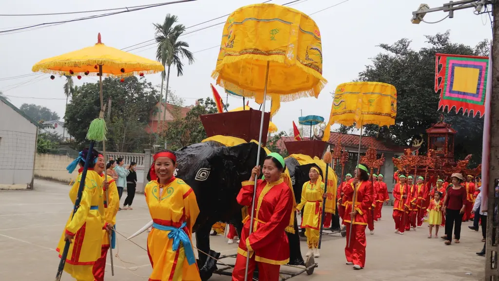 Rước trò tại Lễ hội Trò Chiềng