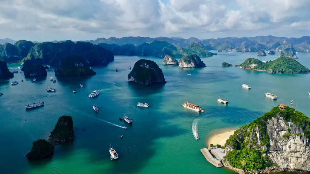 Cảnh quan Vịnh Hạ Long