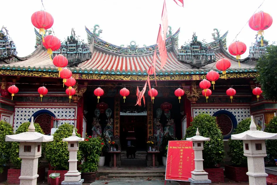 Chùa Kiến An Cung nhìn từ bên ngoài