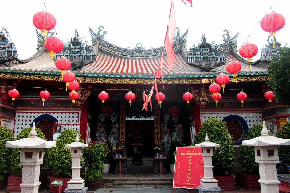 Chùa Kiến An Cung nhìn từ bên ngoài