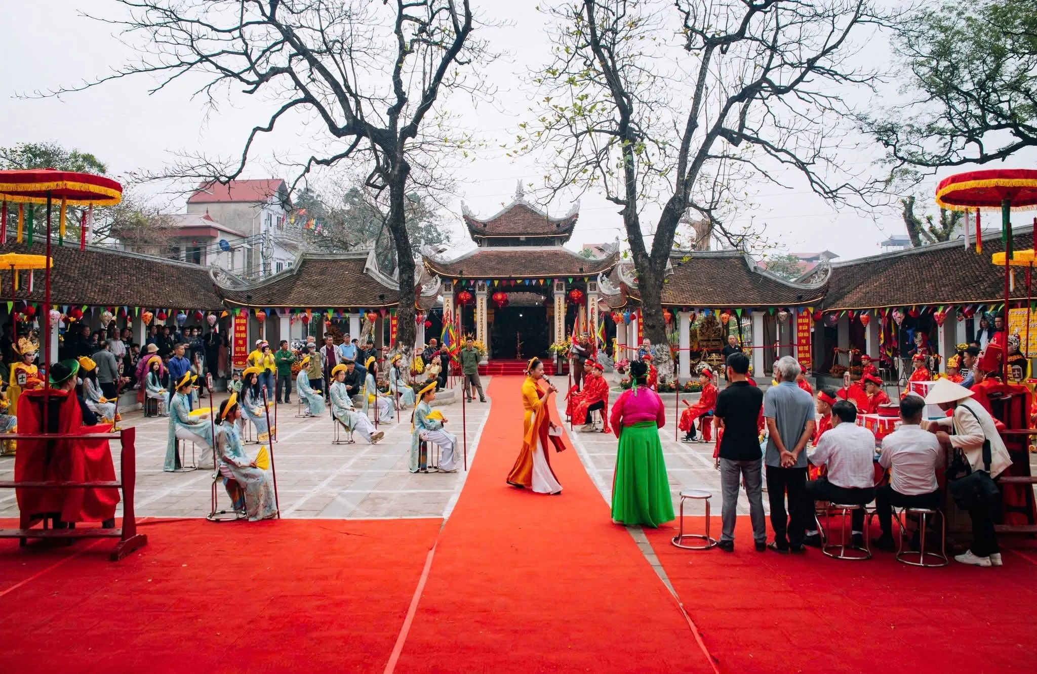 Thi cờ người tại Hội bơi Đăm