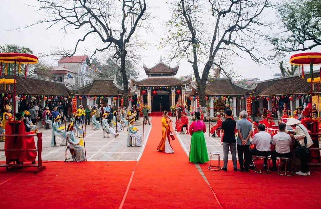 Thi cờ người tại Hội bơi Đăm