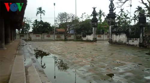 Khuôn viên Đình Quang Húc
