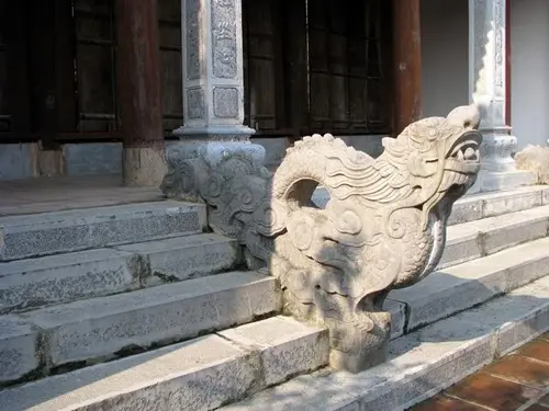 Rồng đá tại Chùa Bà Đanh