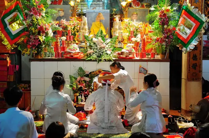 Nghi lễ hầu đồng tại Lễ hội đền Chúa Thác Bờ