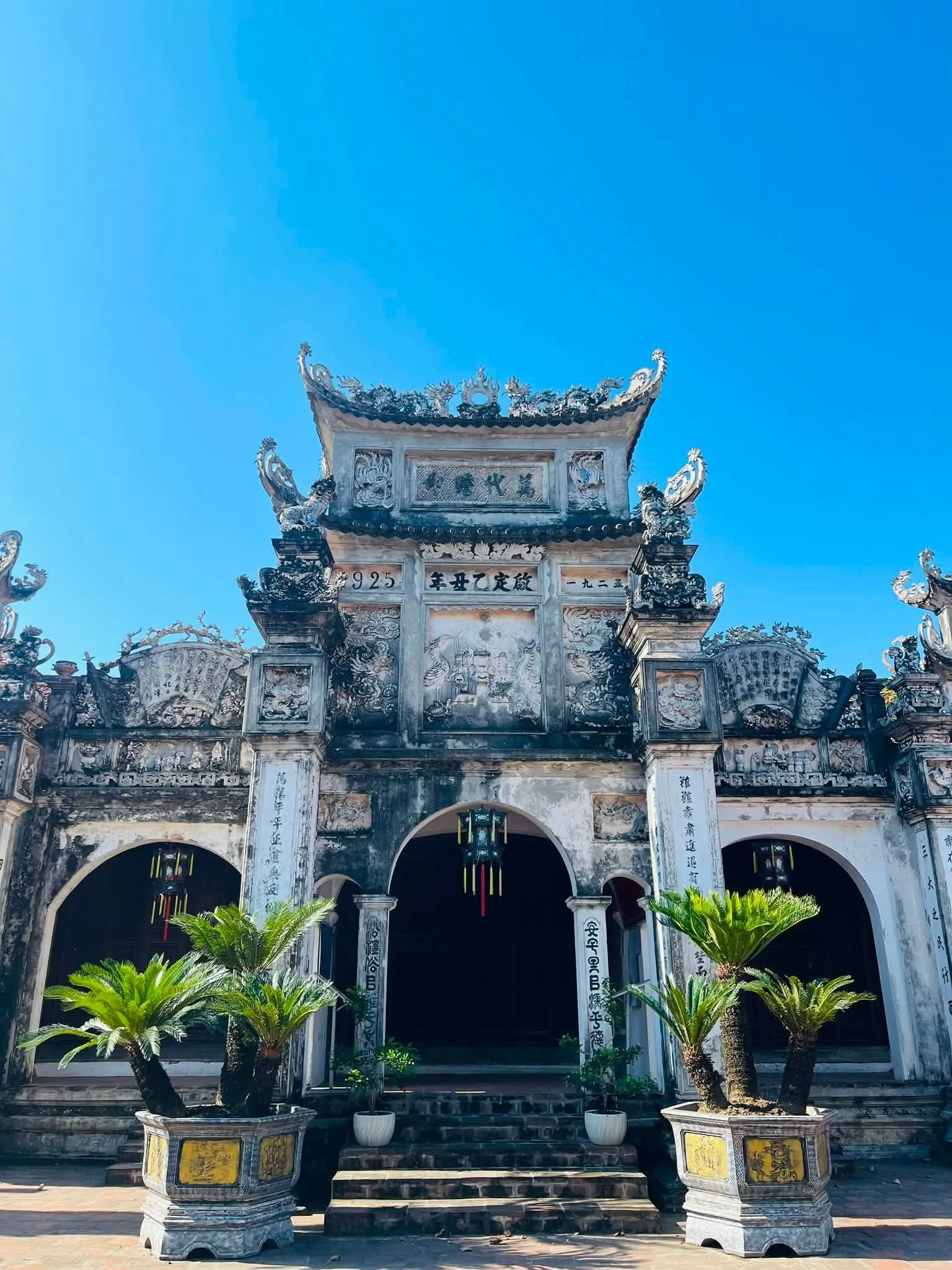 Cổng vào đình Mui