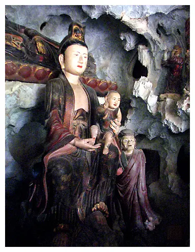 Tượng Quan Âm Thị Kính tại Chùa Mía