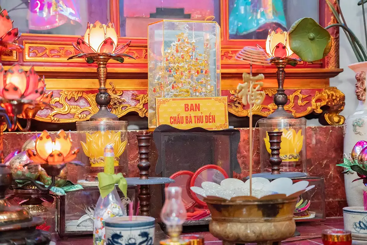 Cảnh quan bên trong Chùa Thiền Quang