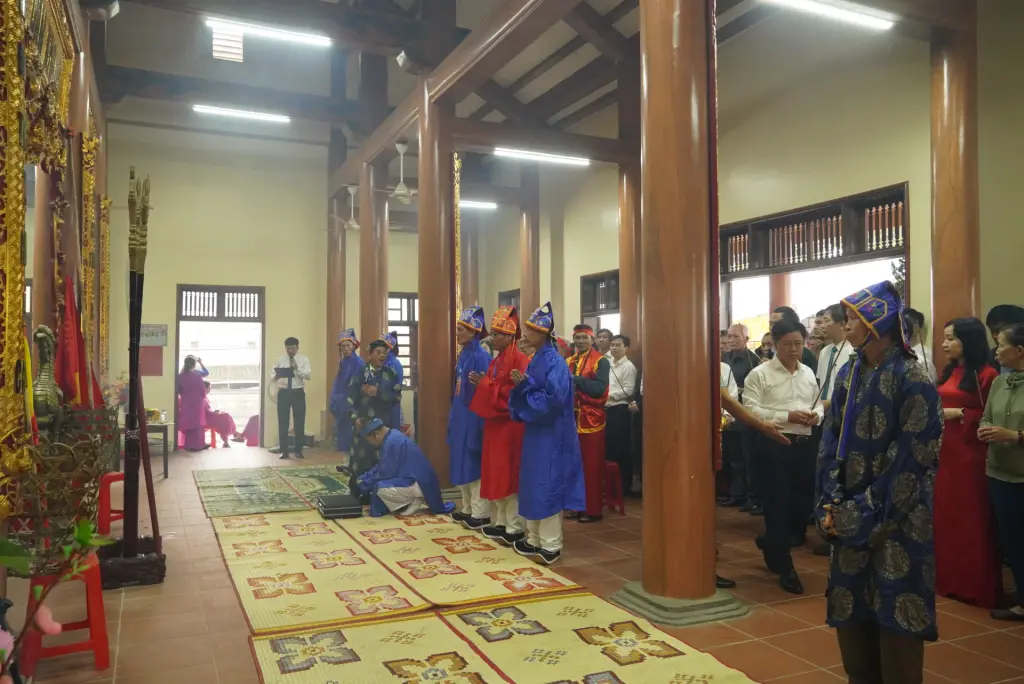 Quang cảnh nghi thức cúng tại Lễ hội Đình làng Tượng Sơn