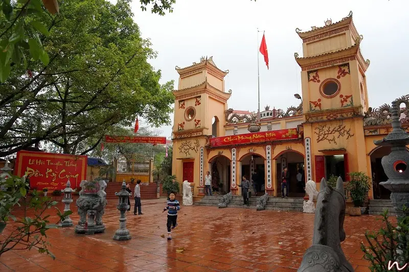 Khuôn viên Đền Kỳ Cùng