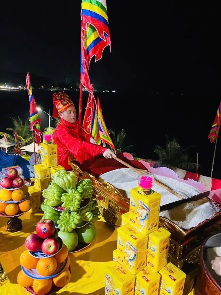 Nghi thức tế trong Lễ hội cầu cơ