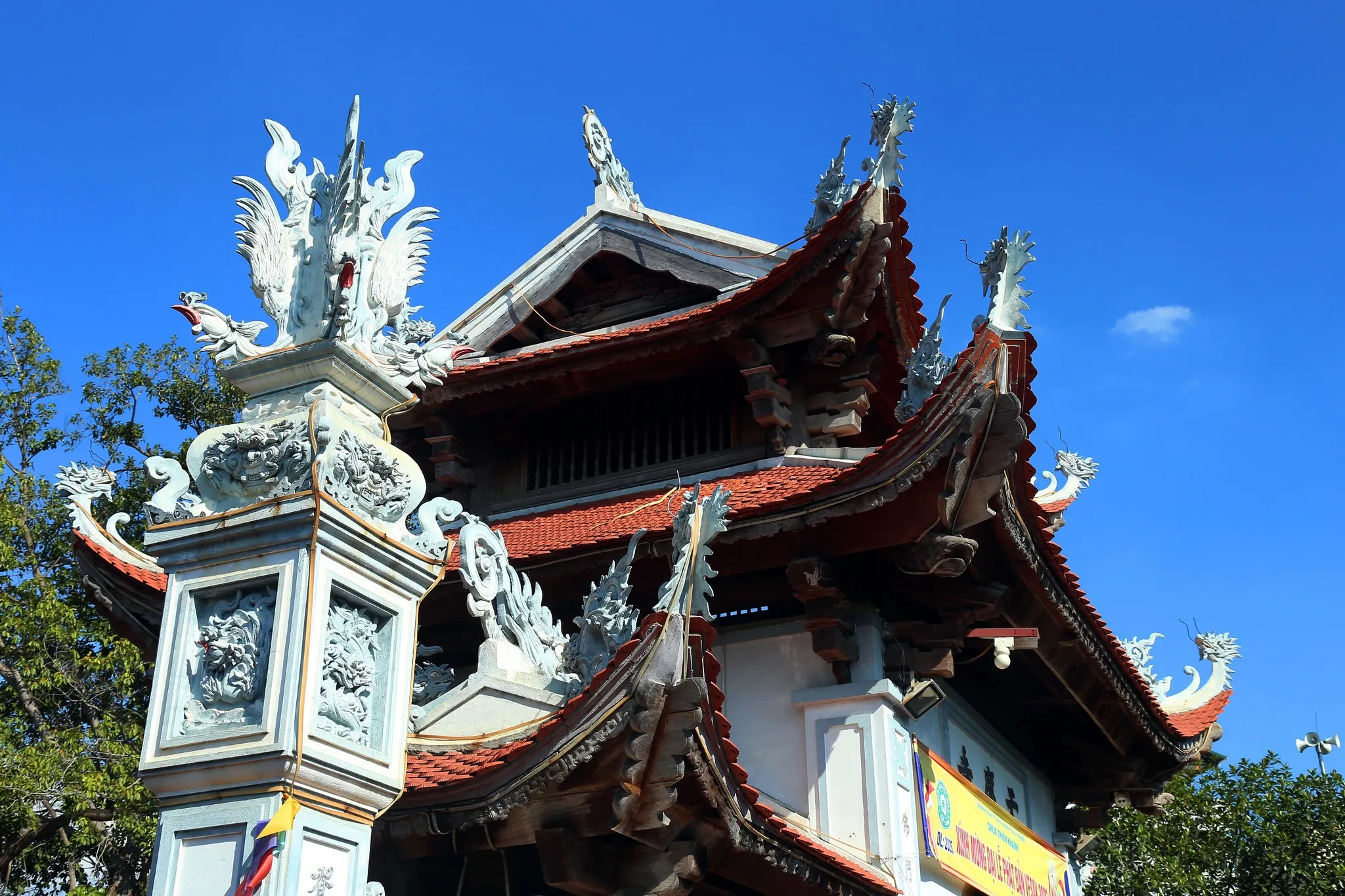 Họa tiết trên trụ biểu chùa Thiên Khánh